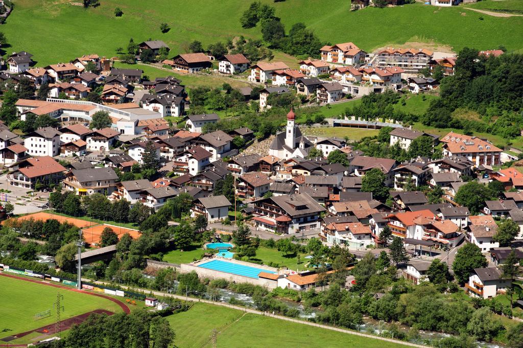 Privatpension Bergkristall San Martino in Passiria Exterior foto